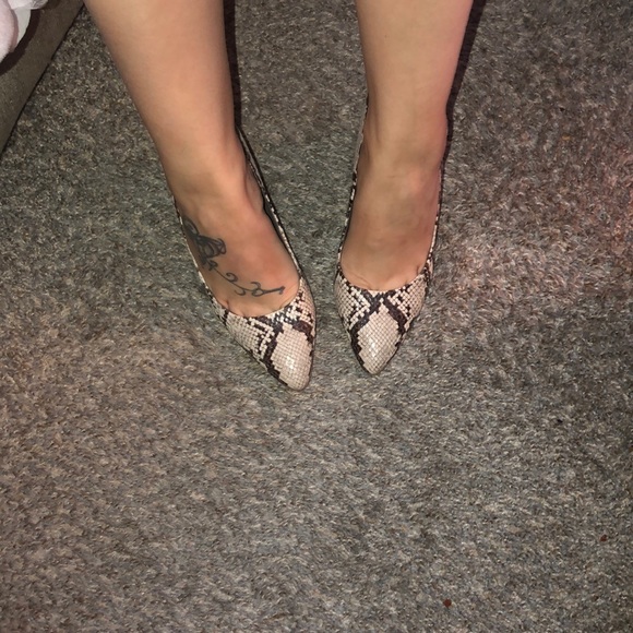Crown 👑 Vintage Snake skin pumps - Picture 8 of 9